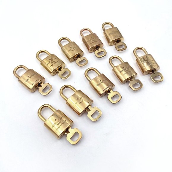 Louis Vuitton - Set of 10 Padlocks with key - Brass Gold - Random numbers - Picture 6 of 10